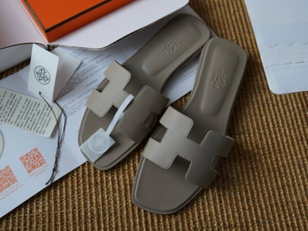 HERMES Oran sandal
