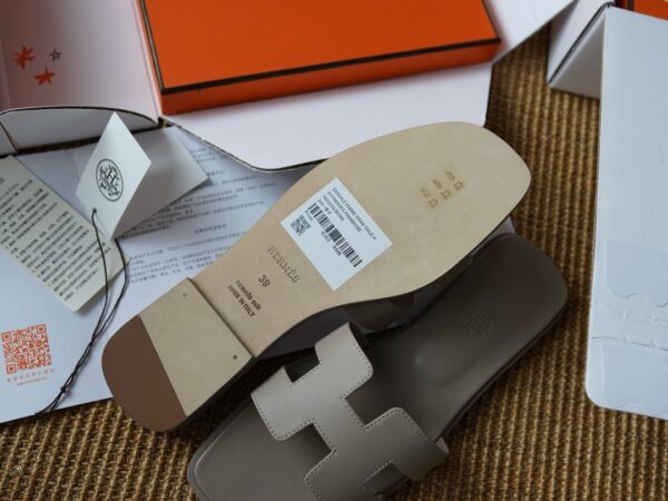 HERMES Oran sandal