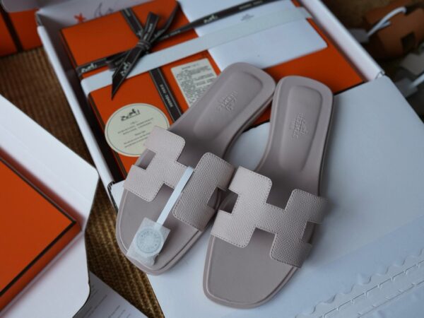 HERMES Oran sandal