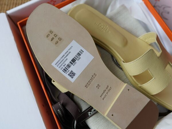HERMES Oran sandal
