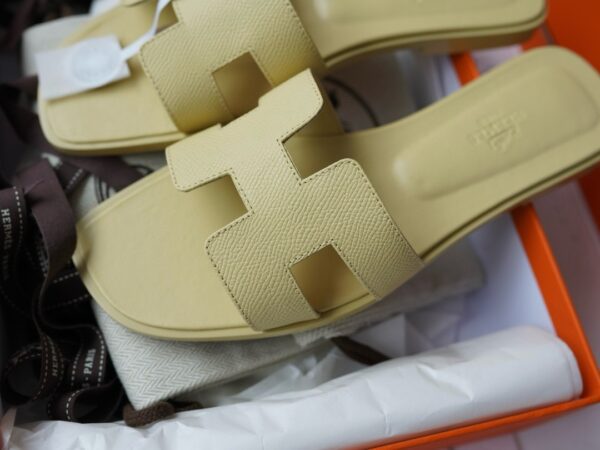 HERMES Oran sandal