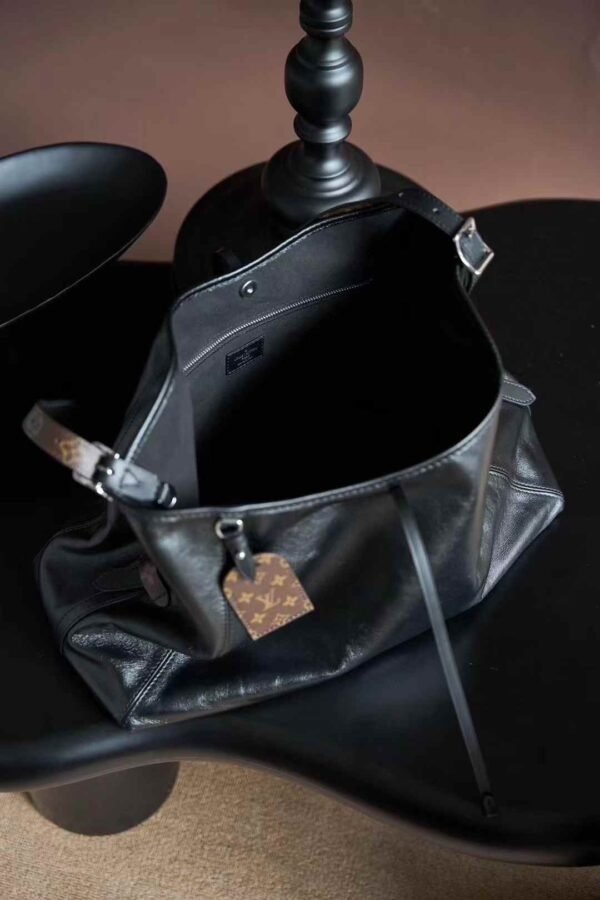 LV CARRYALL DARK MM BAG M25143
