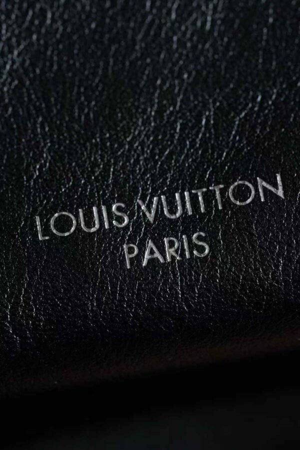 LV CARRYALL DARK MM BAG M25143