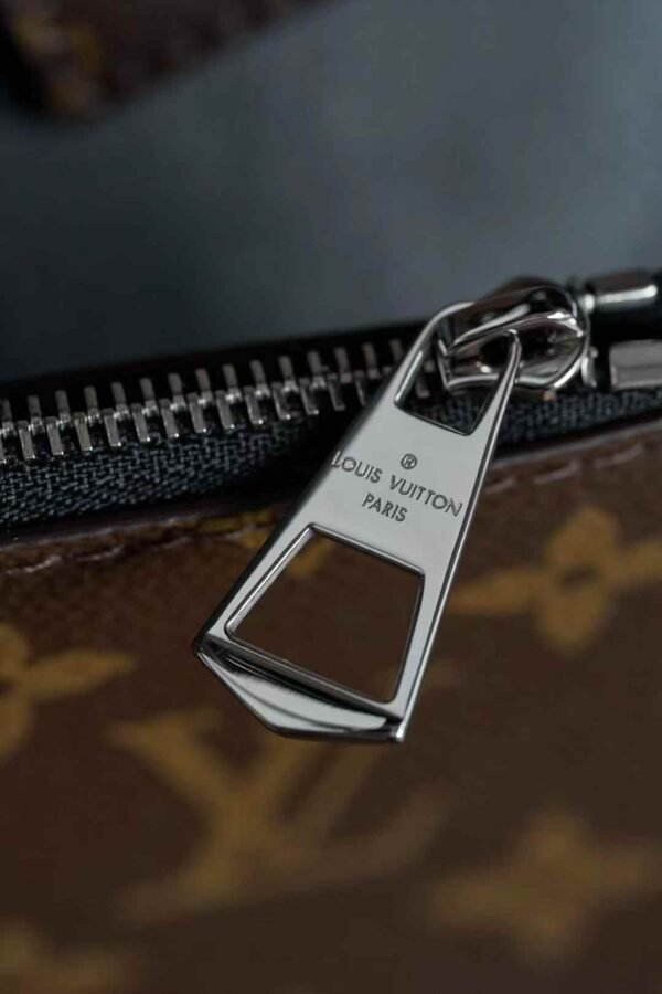 LV CARRYALL DARK MM BAG M25143