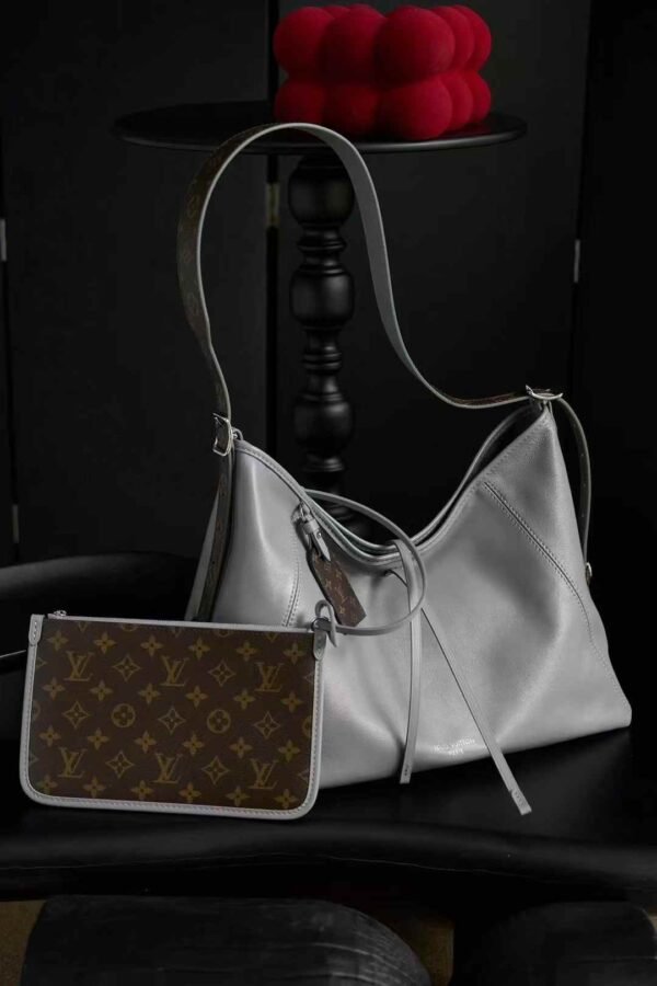 LOUIS VUITTON CarryAll Vibe MM Bag M12583
