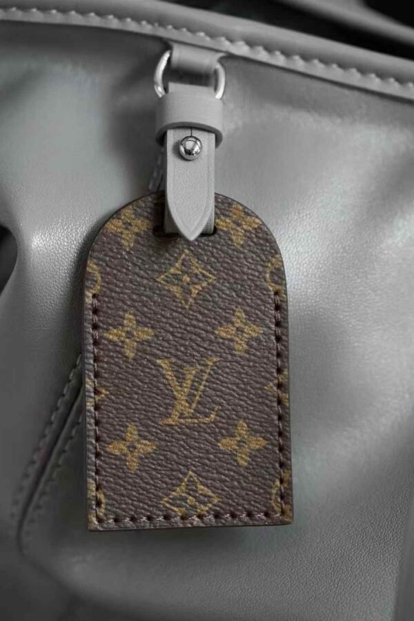 LOUIS VUITTON CarryAll Vibe MM Bag M12583