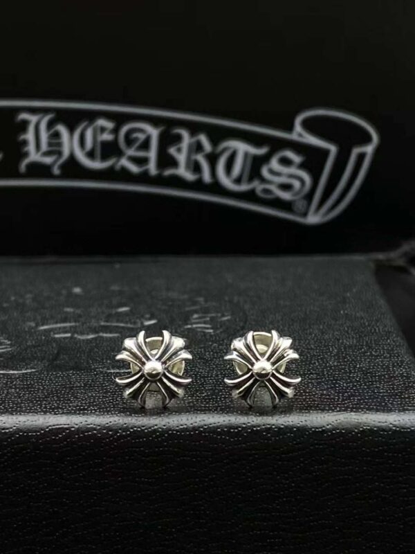 Chrome hearts Crocker heart short cross stud earrings