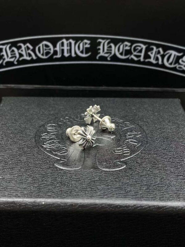 Chrome hearts Crocker heart short cross stud earrings