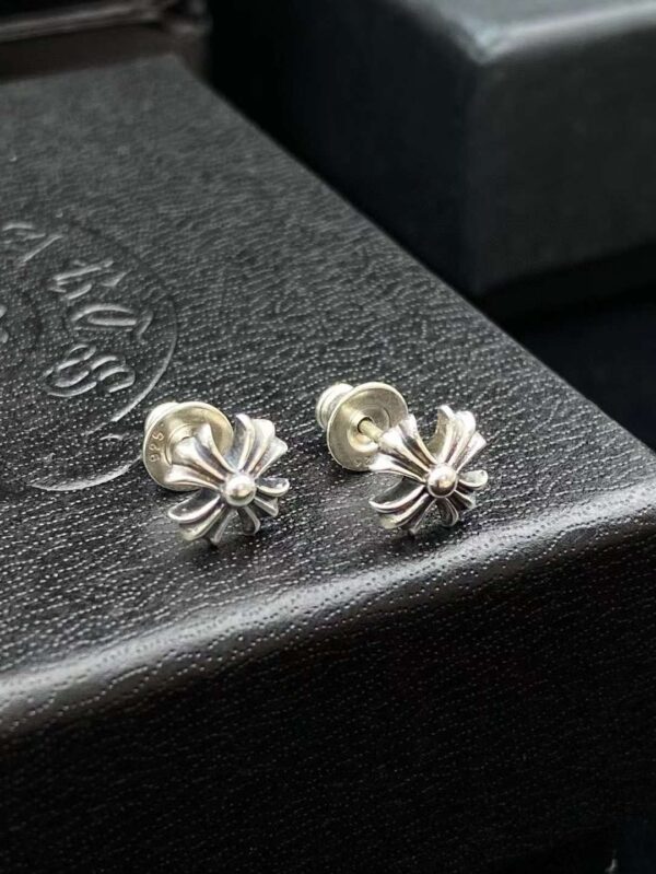 Chrome hearts Crocker heart short cross stud earrings