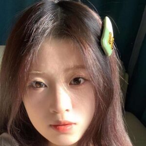 MIUMIU Patent leather hair clip