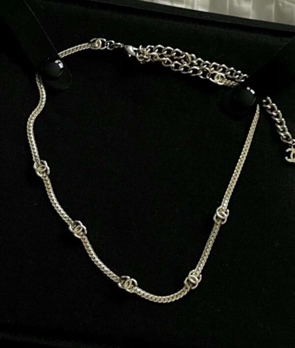 CHANEL Choker