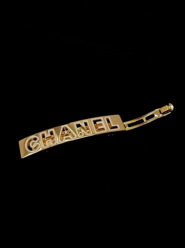 CHANEL hair clip