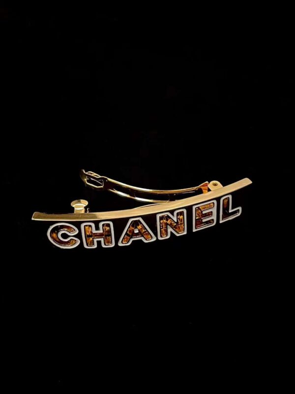 CHANEL hair clip