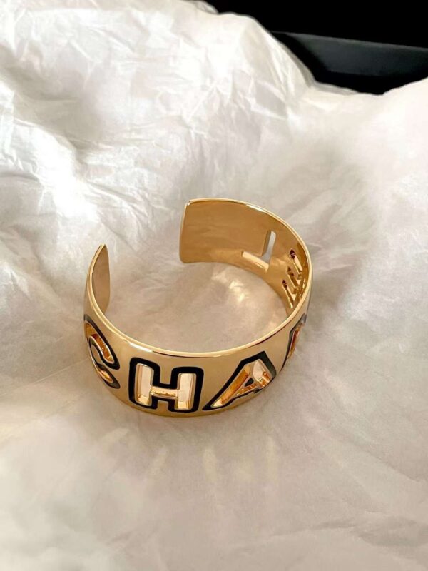 CHANEL Cuff