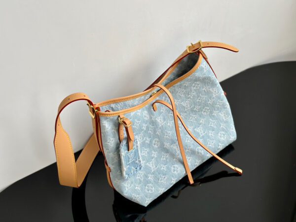 LV CARRYALL Small handbag