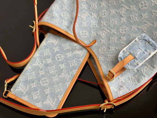 LV CARRYALL Small handbag