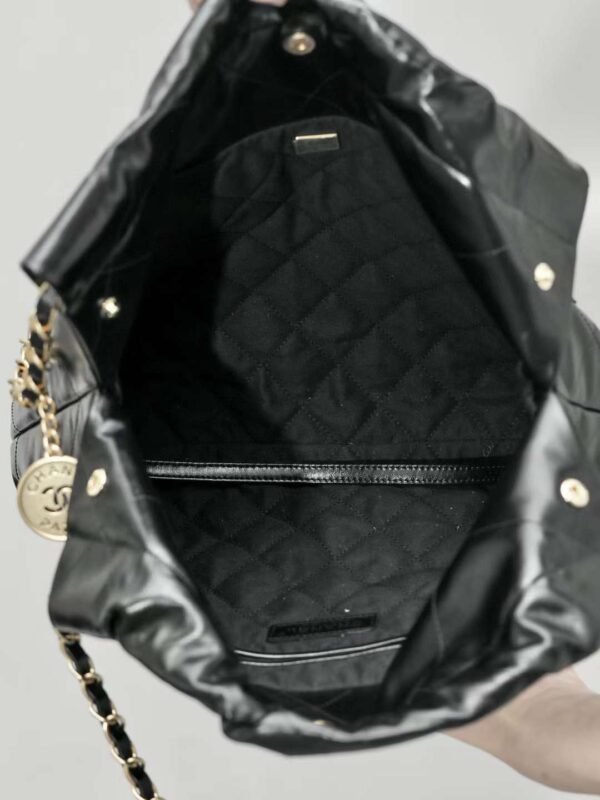 CHANEL 22 Handbag