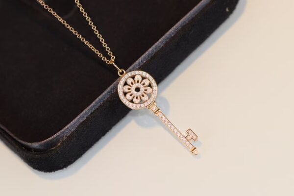 TIFFANY Petal Key Pendant