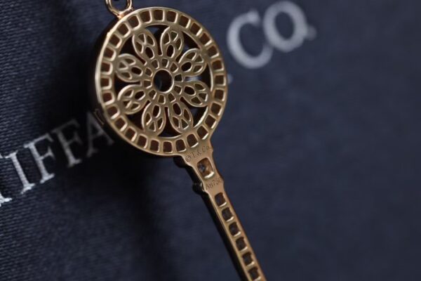 TIFFANY Petal Key Pendant