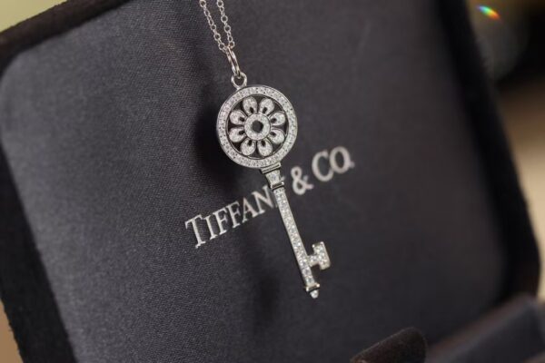 TIFFANY Petal Key Pendant