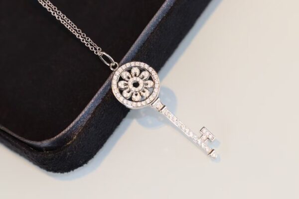 TIFFANY Petal Key Pendant