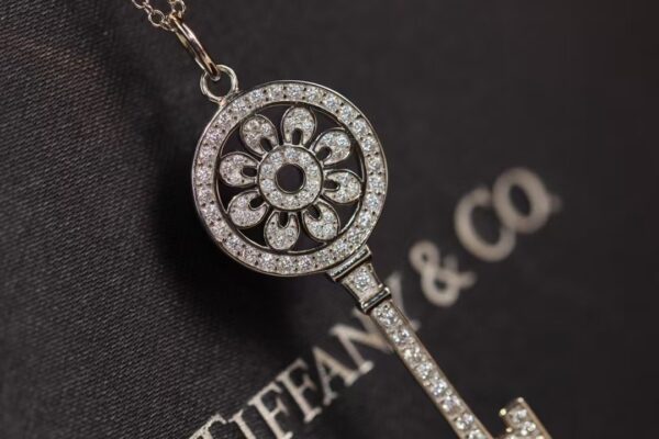 TIFFANY Petal Key Pendant