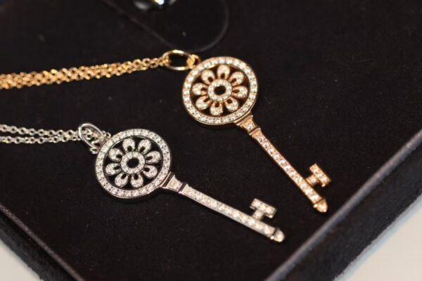 TIFFANY Petal Key Pendant
