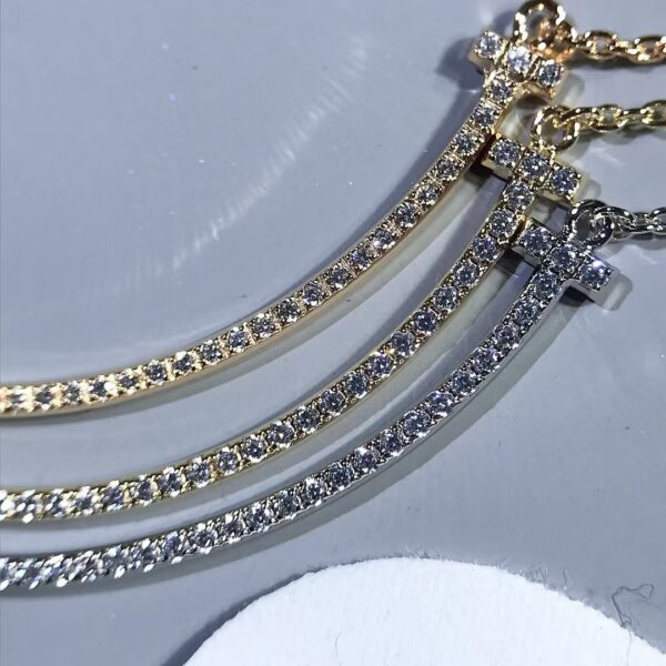 Tiffany T-Series smile necklace