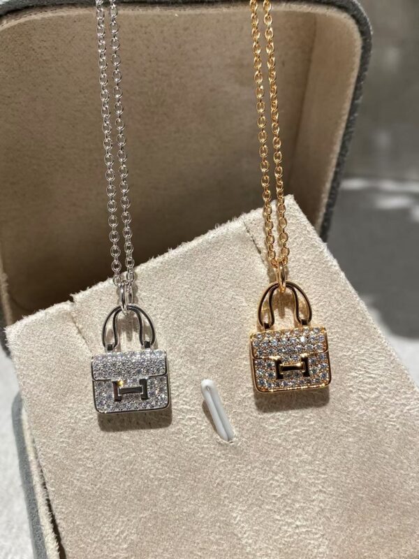 HERMES AMULETTES CONSTANCE PENDANT