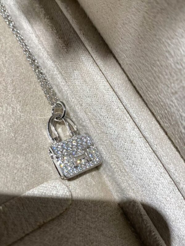 HERMES AMULETTES CONSTANCE PENDANT