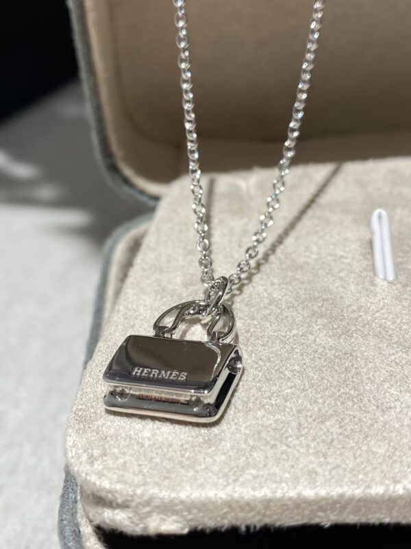 HERMES AMULETTES CONSTANCE PENDANT