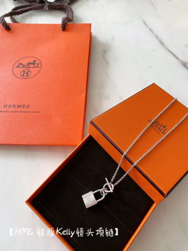 HERMES Lock necklace