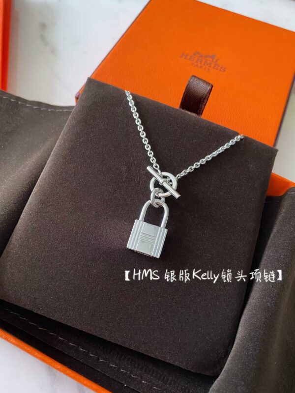 HERMES Lock necklace