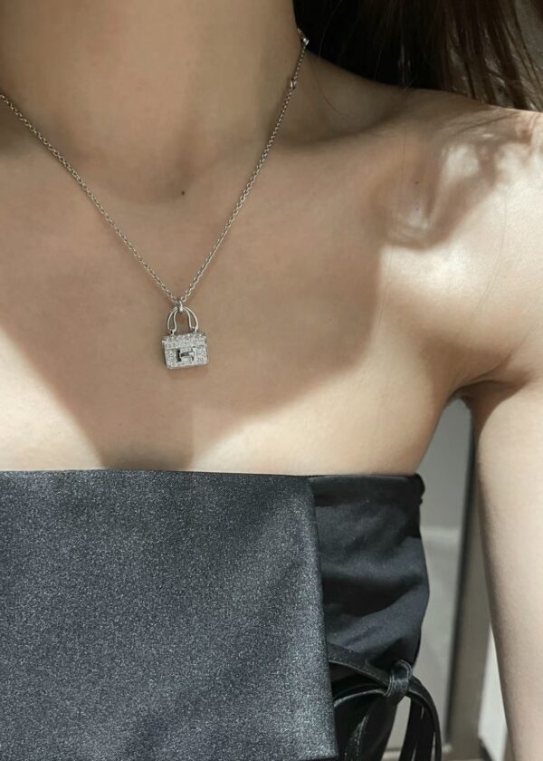 HERMES AMULETTES CONSTANCE PENDANT