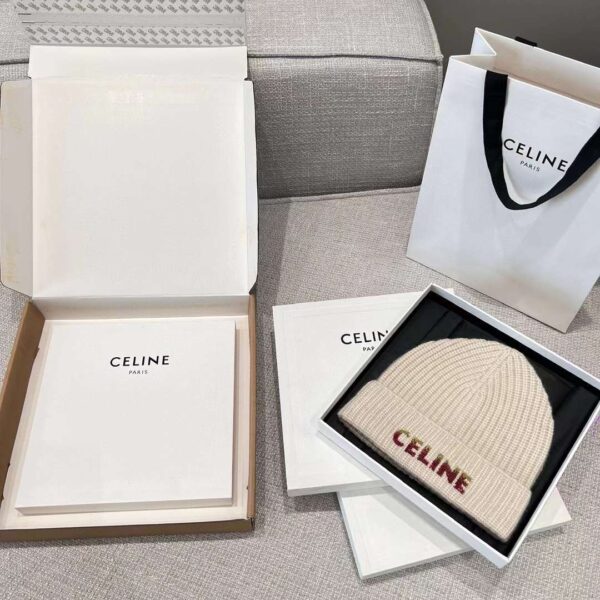 CELINE   BEANIE IN SEAMLESS CASHMERE