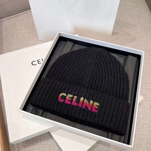 CELINE   BEANIE IN SEAMLESS CASHMERE