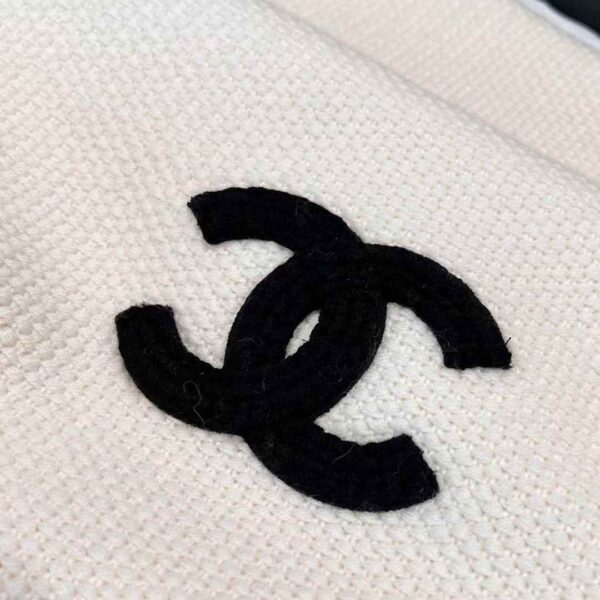 CHANEL Scarf & Cold Hat