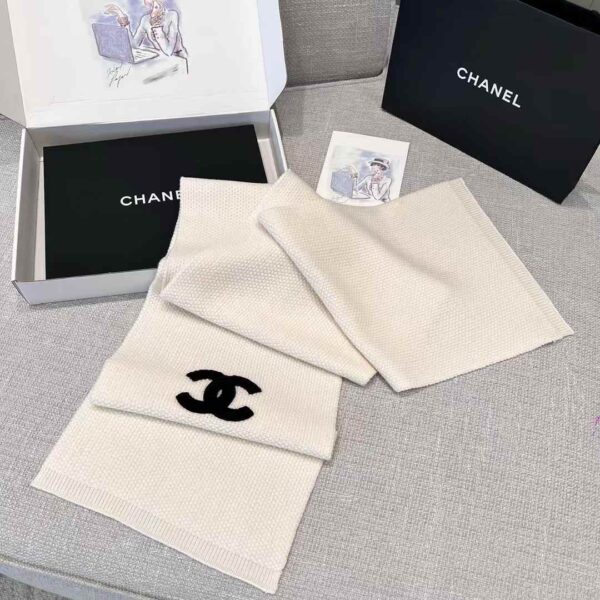 CHANEL Scarf & Cold Hat