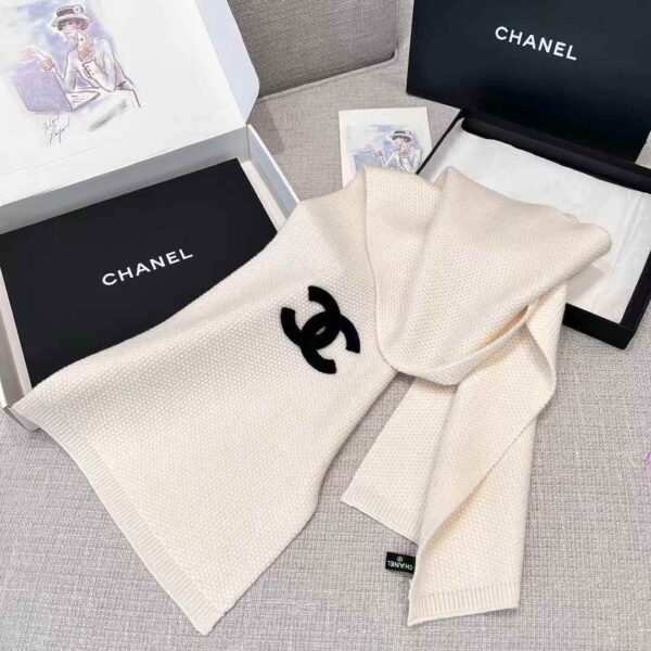 CHANEL Scarf & Cold Hat