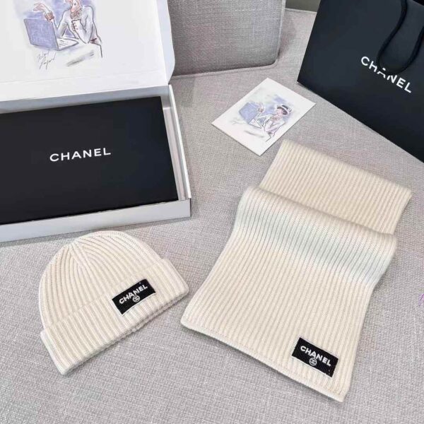CHANEL Scarf & Cold Hat