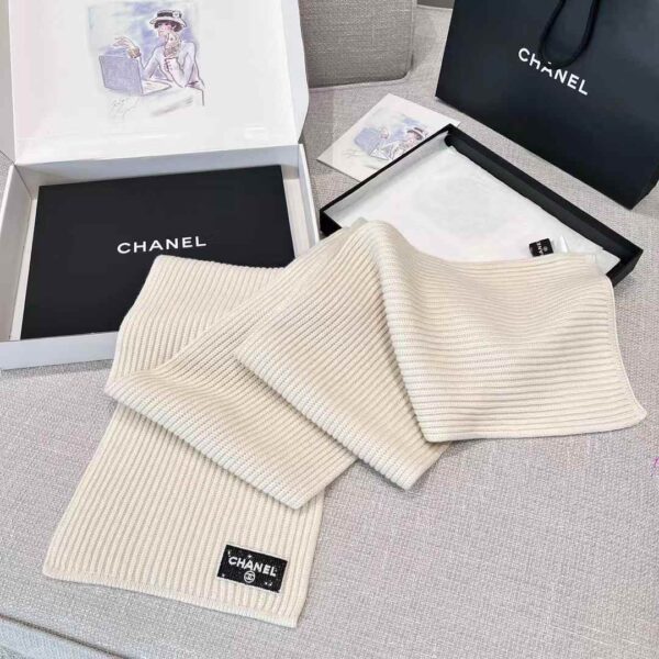 CHANEL Scarf & Cold Hat