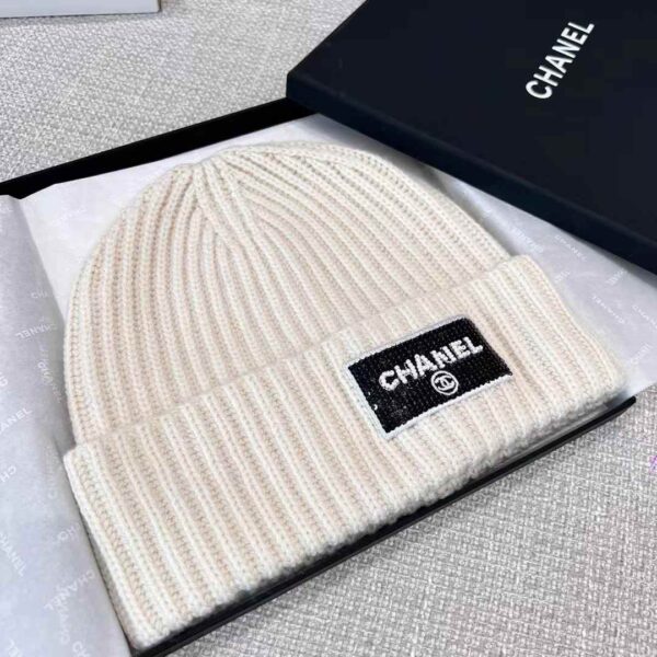 CHANEL Scarf & Cold Hat