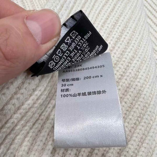 CHANEL Scarf & Cold Hat