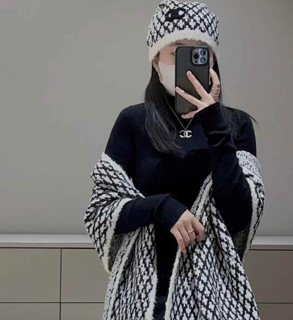Chanel scarf & cold hat