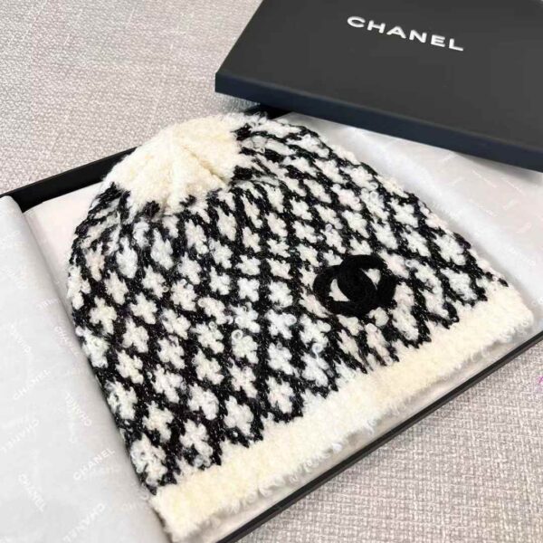 Chanel scarf & cold hat