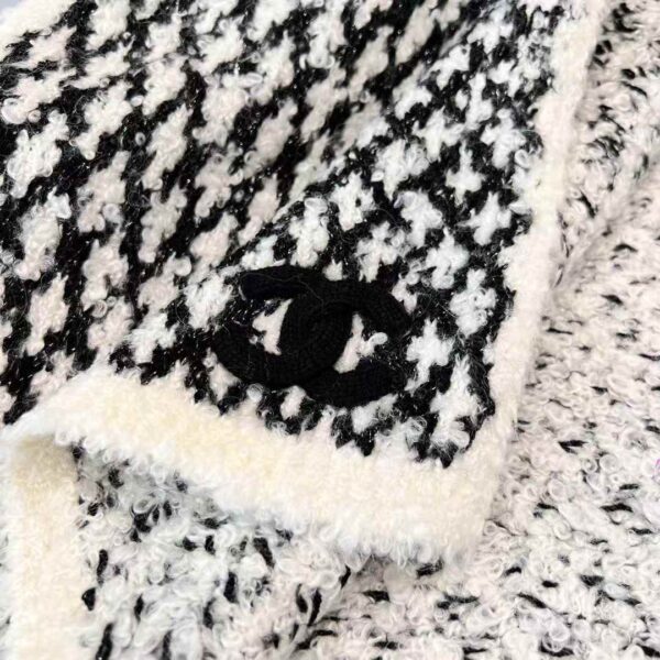 Chanel scarf & cold hat