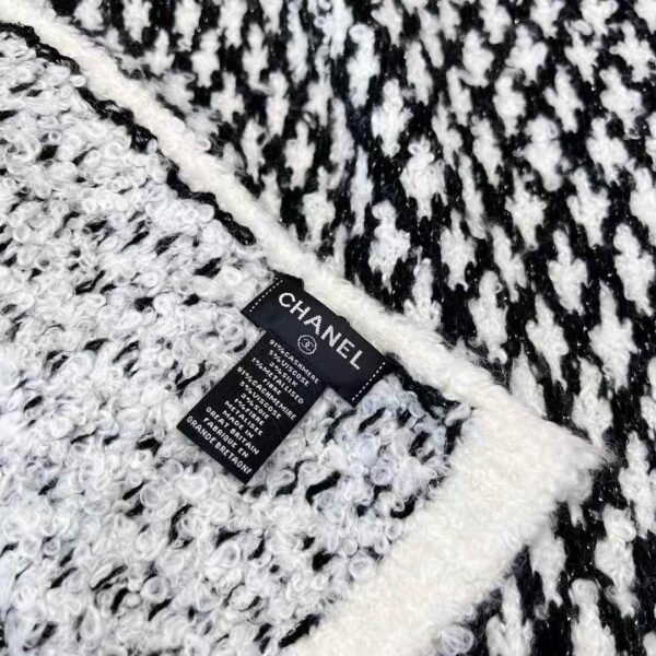 Chanel scarf & cold hat