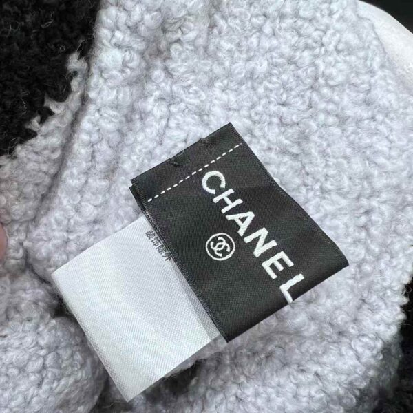 Chanel scarf & cold hat