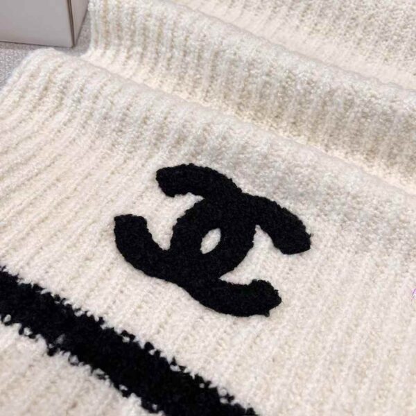 Chanel scarf & cold hat