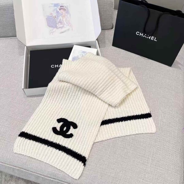 Chanel scarf & cold hat